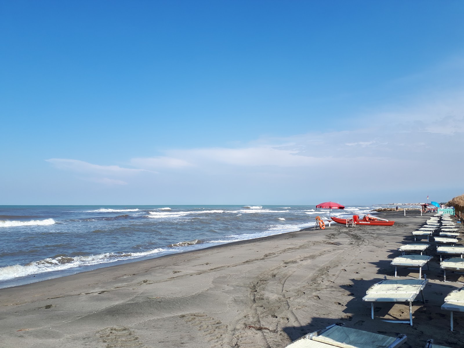 Foto de Lido di Tarquinia beach área de complejo turístico de playa