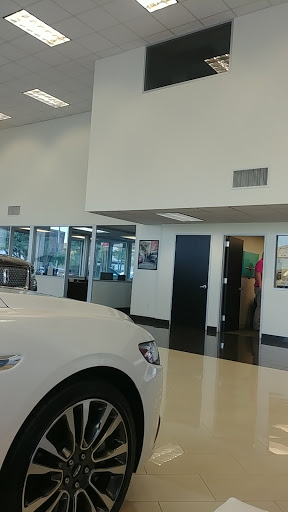 Lincoln Mercury Dealer «West Point Lincoln», reviews and photos, 11666 Katy Fwy, Houston, TX 77043, USA