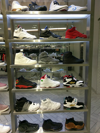 Clothing Store «Kith Brooklyn», reviews and photos, 233 Flatbush Ave, Brooklyn, NY 11217, USA