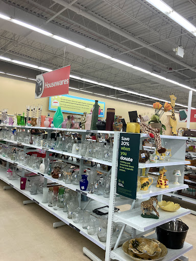 Thrift Store «Savers», reviews and photos, 7100 Brookpark Rd, Cleveland, OH 44129, USA