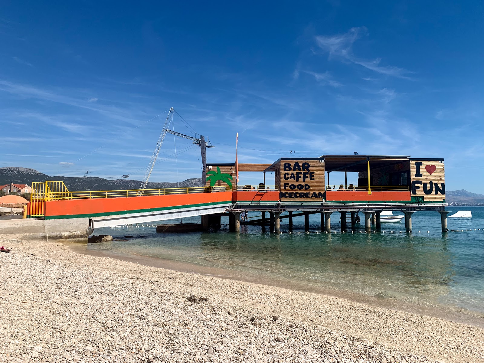 Foto di Spiaggia di Divulje - luogo popolare tra gli intenditori del relax