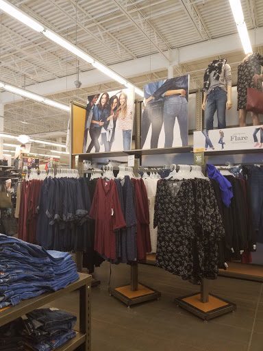 Clothing Store «Old Navy», reviews and photos, 8560 E 49th Pl, Denver, CO 80238, USA