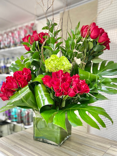 Florist «More Than Flowers», reviews and photos, 109 SE 2nd St, Miami, FL 33131, USA