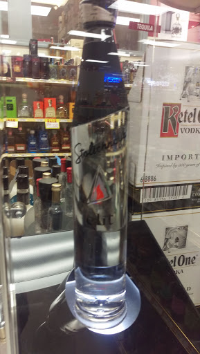 Liquor Store «Curtis Liquors - Weymouth», reviews and photos, 486 Columbian St, Weymouth, MA 02190, USA