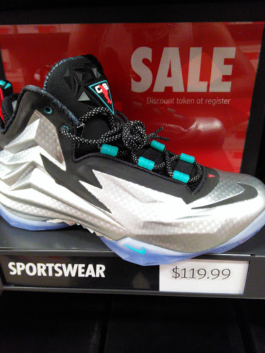 Clothing Store «Nike Factory Store», reviews and photos, 262 Nut Tree Rd, Vacaville, CA 95687, USA