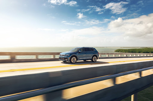 Volkswagen Dealer «Larry Roesch Volkswagen», reviews and photos, 313 W Grand Ave, Bensenville, IL 60106, USA