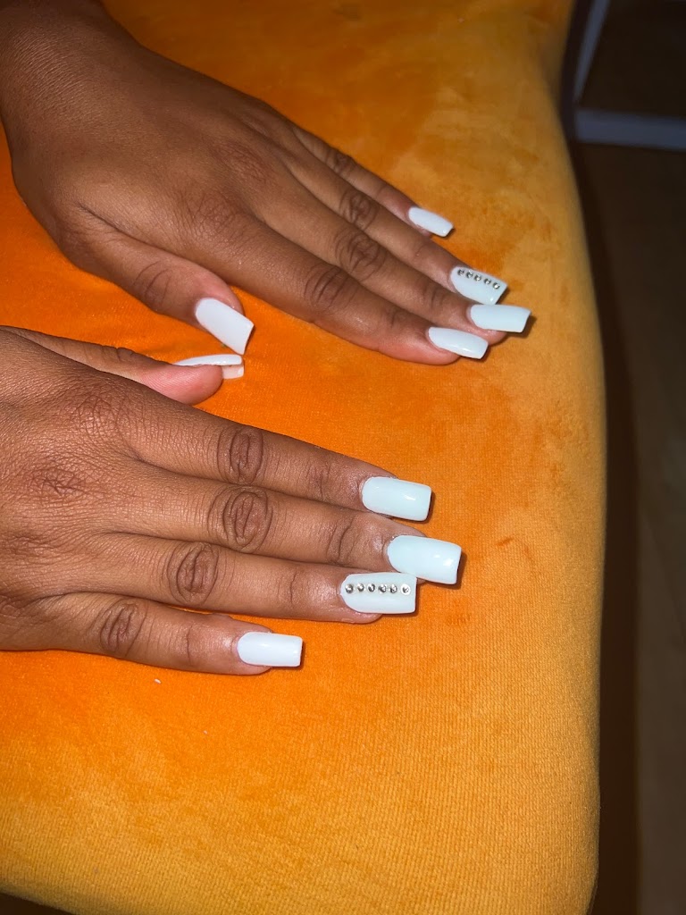 Golden Nails 02301
