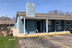 Woodland Lake Motel image