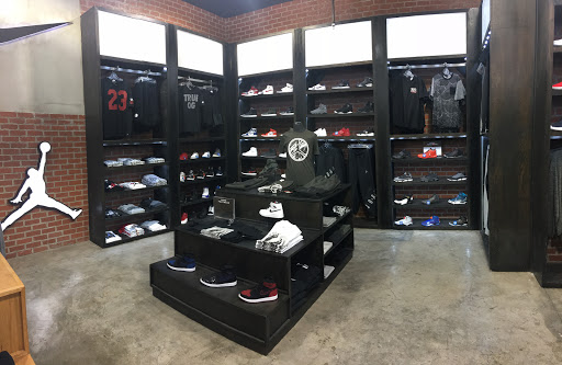 Shoe Store «Shiekh Shoes», reviews and photos, 1900 N Long Beach Blvd, Compton, CA 90221, USA