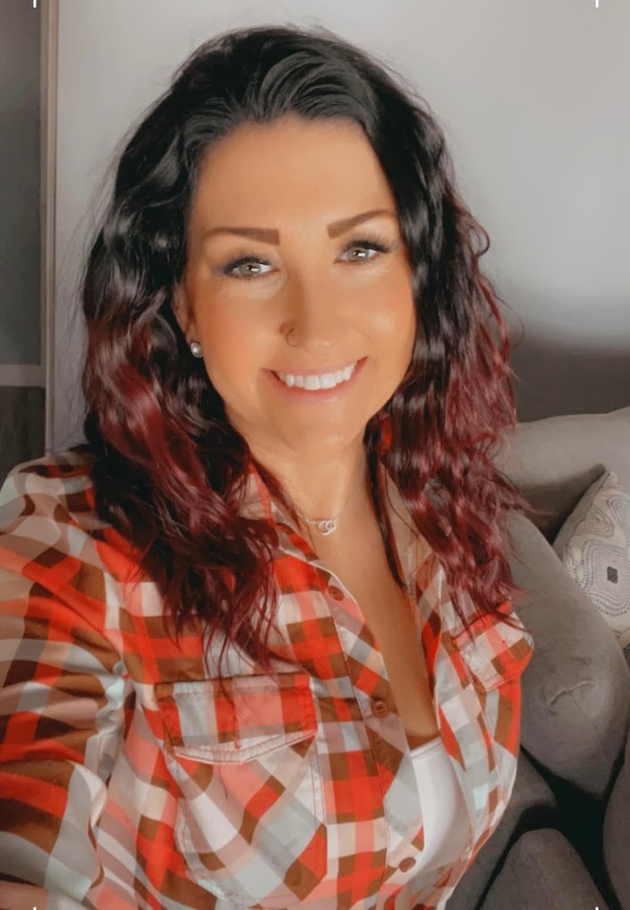 Nicki Lee’s Salon de Beauté 56425