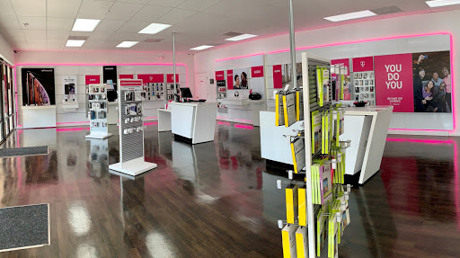 Cell Phone Store «T-Mobile», reviews and photos, 1337 E Vine St, Kissimmee, FL 34744, USA