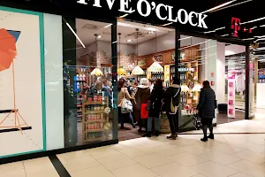 Five o'clock image