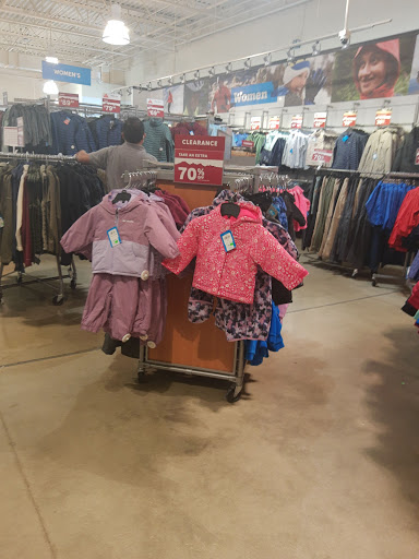 Sportswear Store «Columbia Sportswear Outlet», reviews and photos, 6800 Oxon Hill Rd #600, Oxon Hill, MD 20745, USA