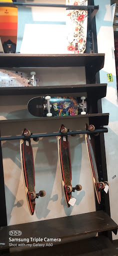 Clothing Store «Zumiez», reviews and photos, 1828 Tamiami Trail N, Naples, FL 34102, USA