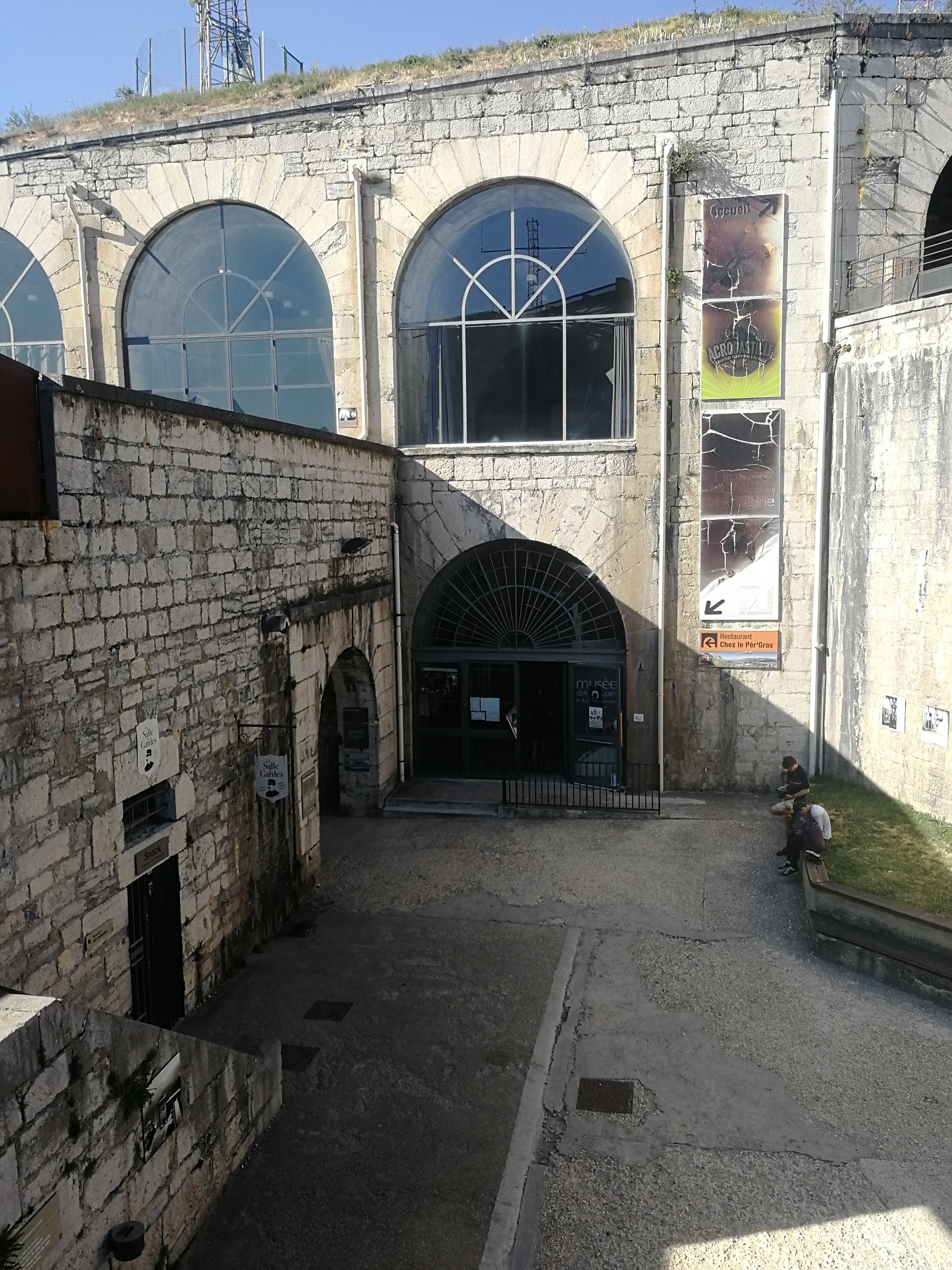Photo n° 23 de l'avis de Anouch. fait le 21/08/2019 à 14:25