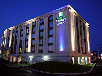 Holiday Inn & Suites Montreal Airport, an IHG Hotel