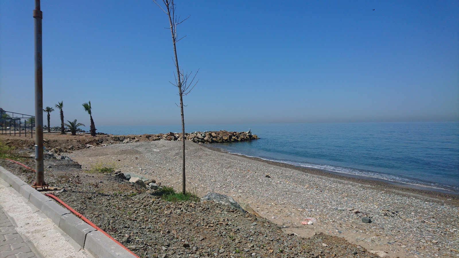 Fotografie cu Reis Aile beach cu o suprafață de apa pură turcoaz