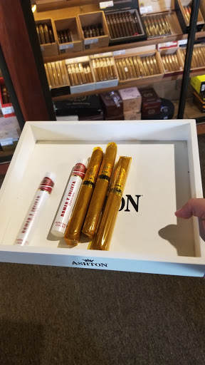 Tobacco Shop «Arlington Pipe and Cigar Lounge», reviews and photos, 546 W Northwest Hwy, Arlington Heights, IL 60004, USA
