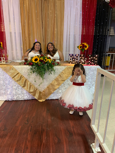 Florist «Dietz Flower Shop & Tuxedo Rental», reviews and photos, 969 E Kingsbury St, Seguin, TX 78155, USA