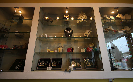 Wig Shop «Custom Kreations Boutique and Beauty Bar Phoenix», reviews and photos, 4735 N Central Ave, Phoenix, AZ 85012, USA