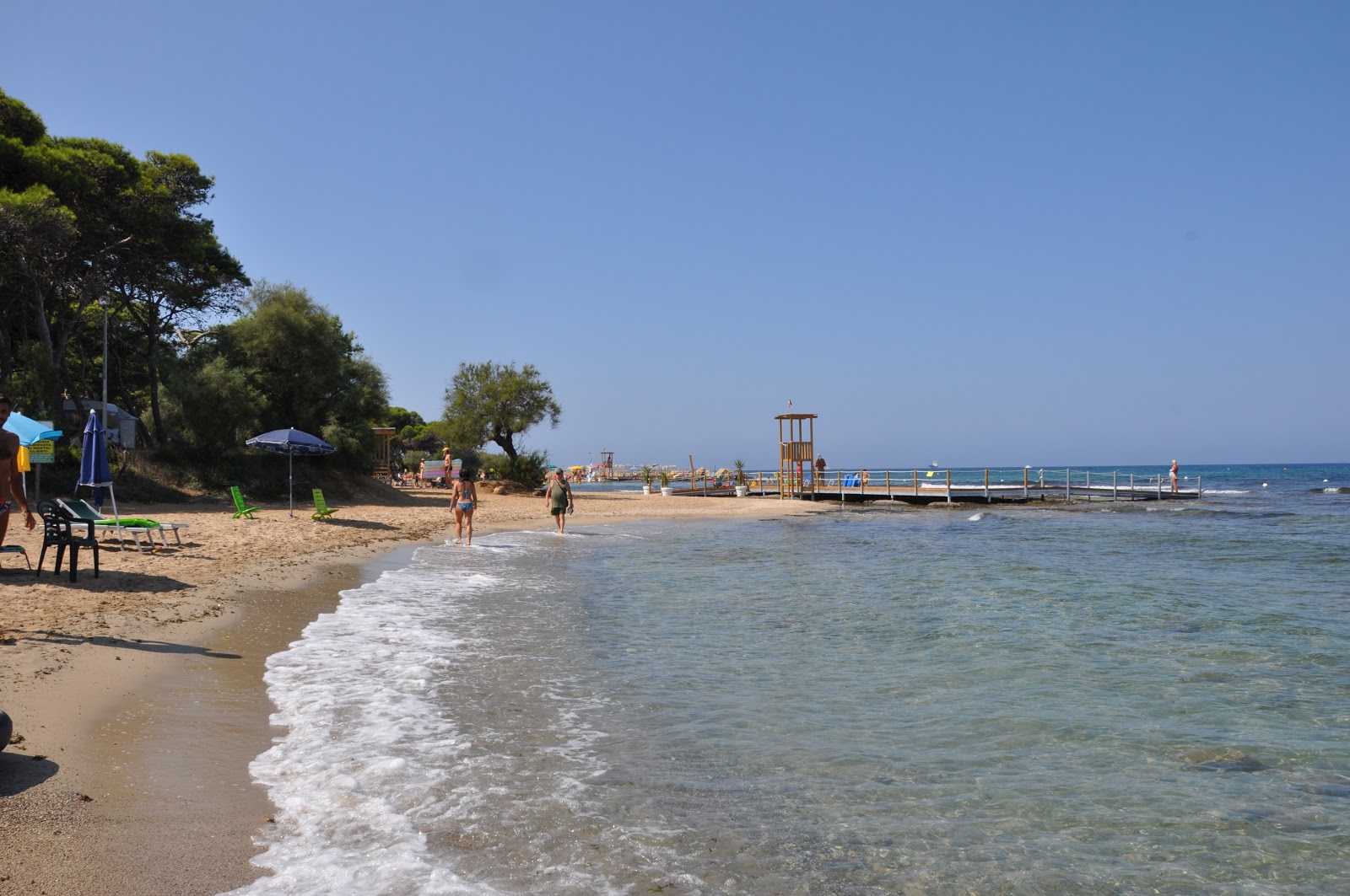 Fotografie cu Spiaggia La Vecchia Torre cu o suprafață de nisip beige