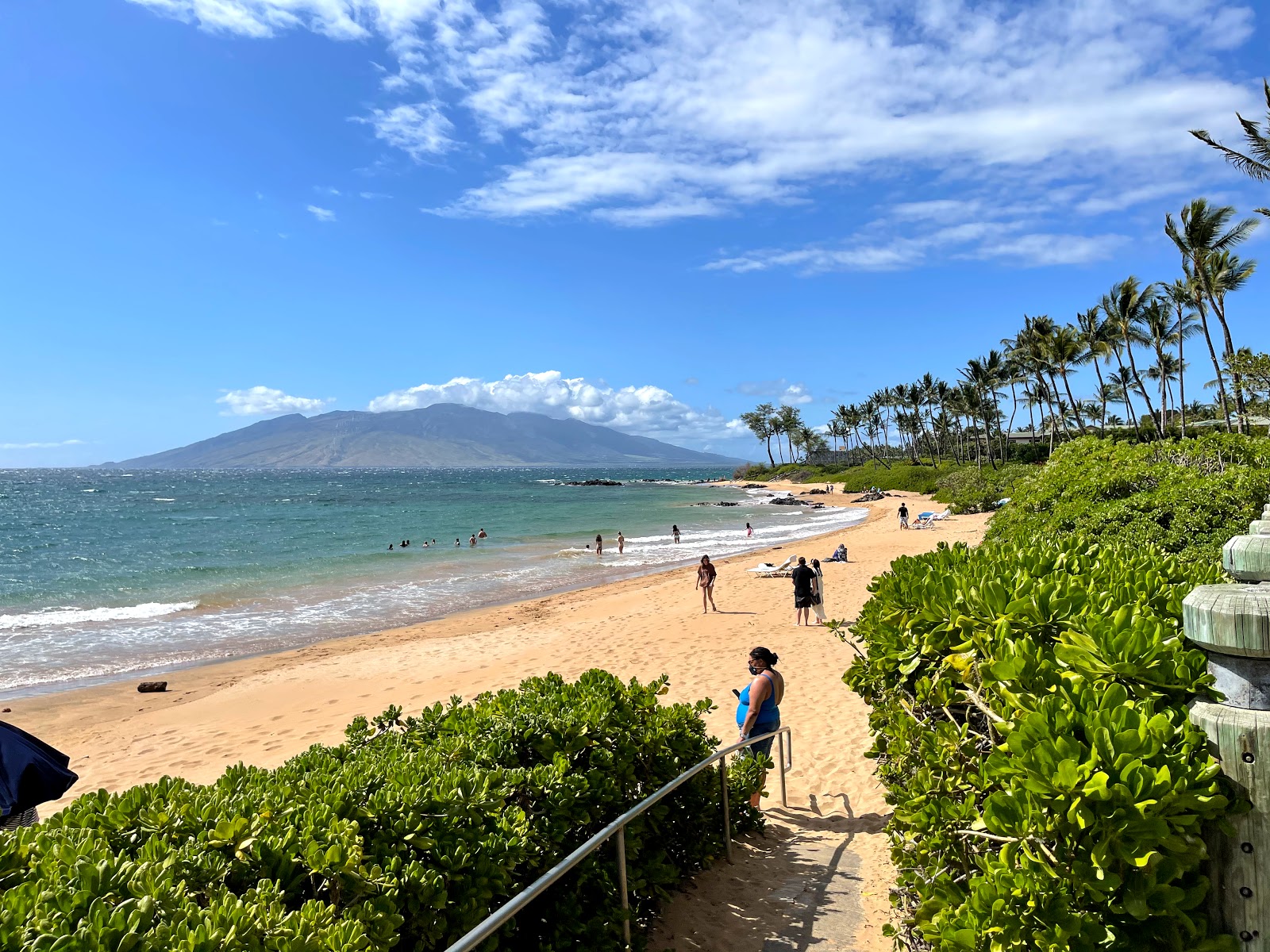 Foto de Mokapu Beach com areia fina e brilhante superfície