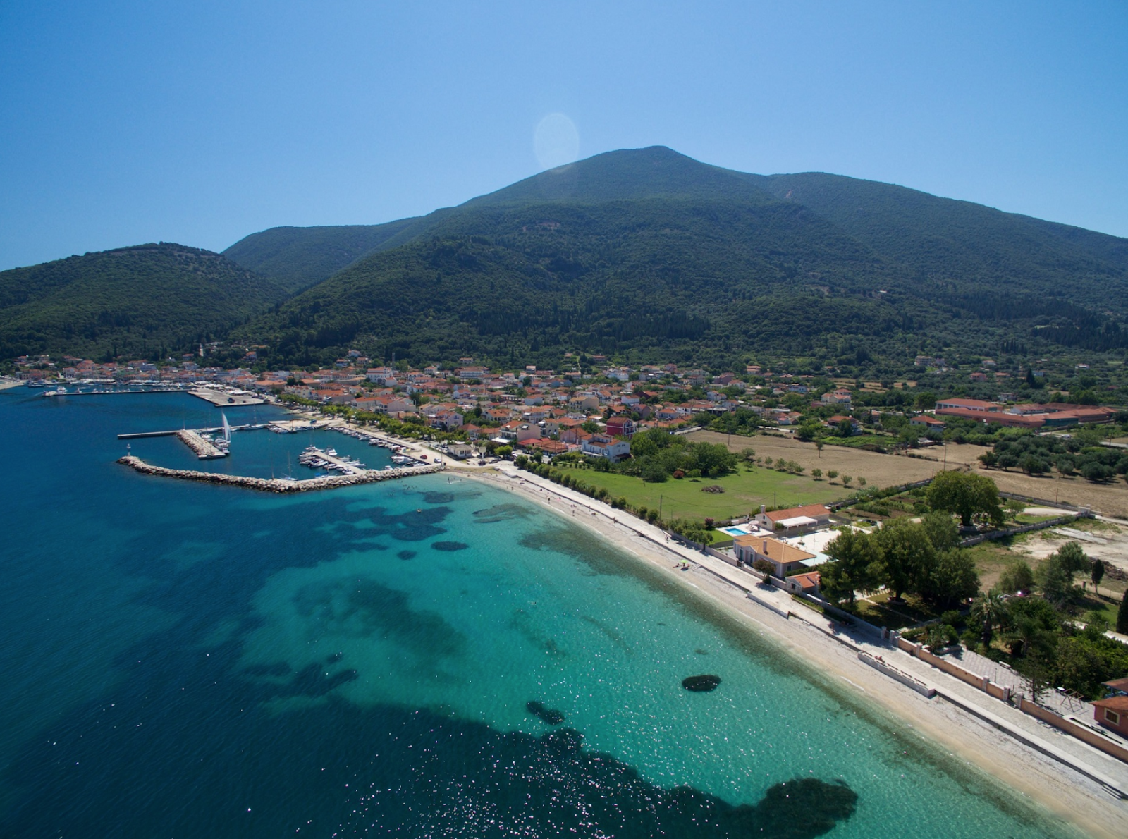 Photo of Karavomilos beach - popular place among relax connoisseurs