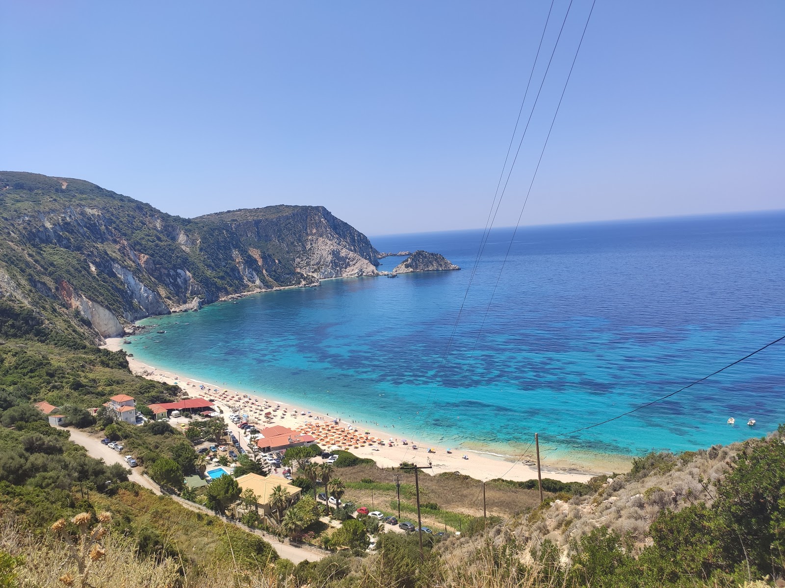 Foto de Playa Petani área de complejo turístico de playa