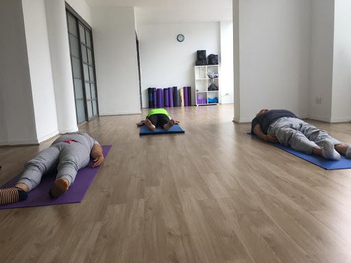 Centro de Yoga Suryanamaskar