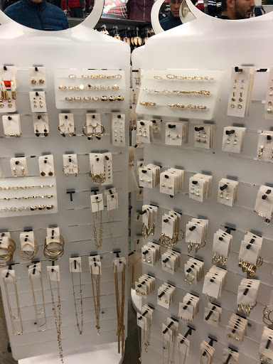 Clothing Store «Old Navy», reviews and photos, 45215 Worth Ave, California, MD 20619, USA