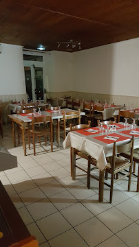Atmosphère du Restaurant portugais La Petite Auberge Eric & Eliane à Cenon - n°13