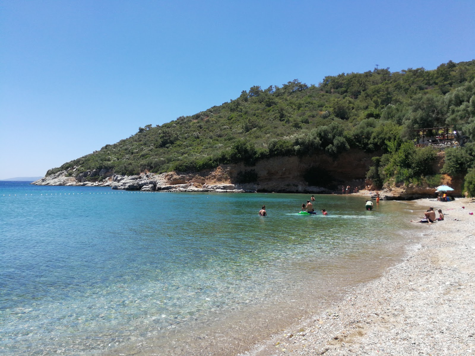 Photo de Ahmetbeyli Plaji III avec baie spacieuse