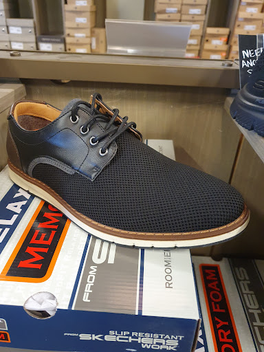 Shoe Store «DSW Designer Shoe Warehouse», reviews and photos, 2831 S Rochester Rd, Rochester Hills, MI 48307, USA