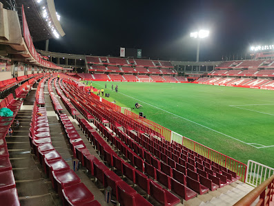 Estadio Nuevo Los Cármenes C. Pintor Manuel Maldonado, s/n, Zaidín, 18007 Granada, España