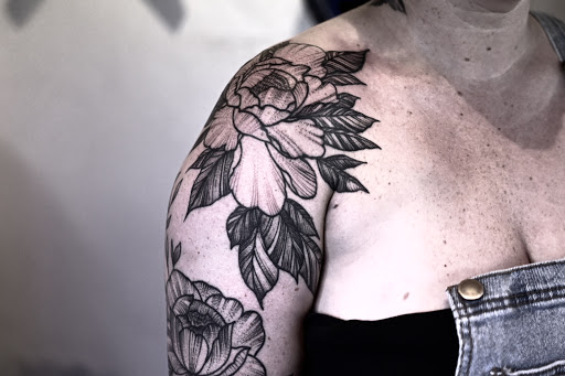 Tattoo Shop «Heavy Water Tattoo», reviews and photos, 22606 E Cliff Dr, Santa Cruz, CA 95062, USA