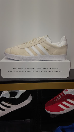 Shoe Store «Foot Locker», reviews and photos, 603 W 47th St, Kansas City, MO 64112, USA