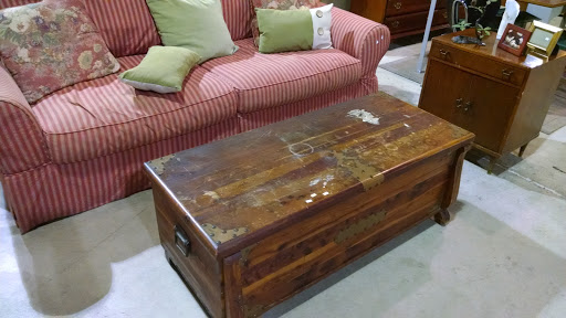 Thrift Store «Brown Elephant Resale Shop», reviews and photos, 217 Harrison St, Oak Park, IL 60304, USA