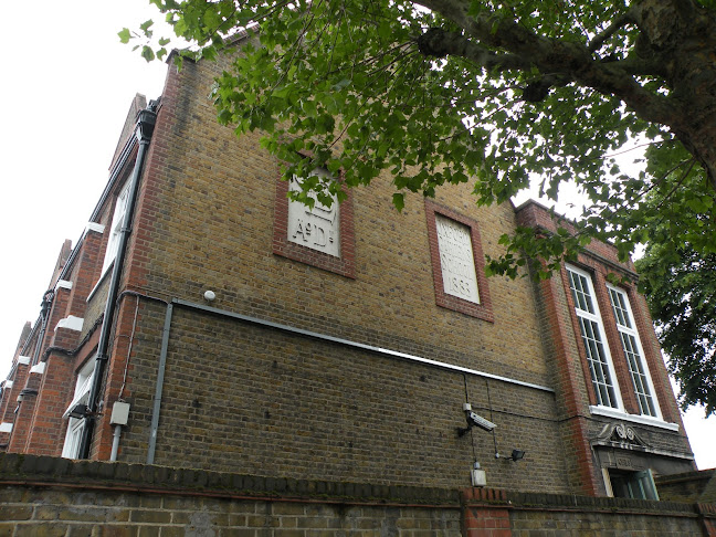 Reviews of Oxford Gardens Primary School in London - School