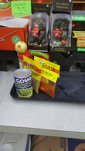 Pizza Delivery «First Harvest Produce and Pizza», reviews and photos, 1400 Seminole Blvd, Largo, FL 33770, USA