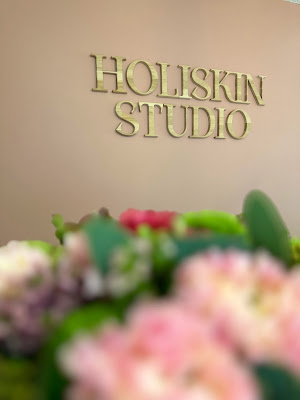 Holiskin Studio - Docteur Bénédicte HAGUENAUER - Médecin Esthétique à Meylan