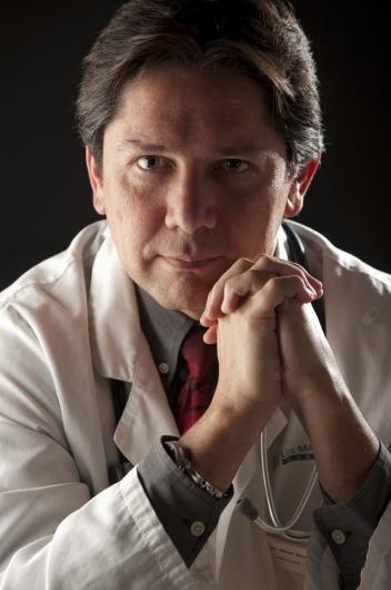 Dr. Héctor Barahona Rojas, Ginecólogo