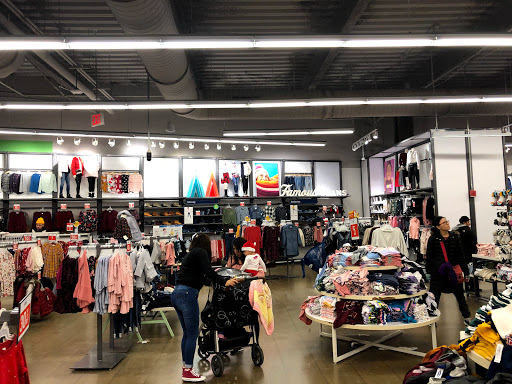 Clothing Store «Old Navy», reviews and photos, 40-24 College Point Blvd, Flushing, NY 11354, USA