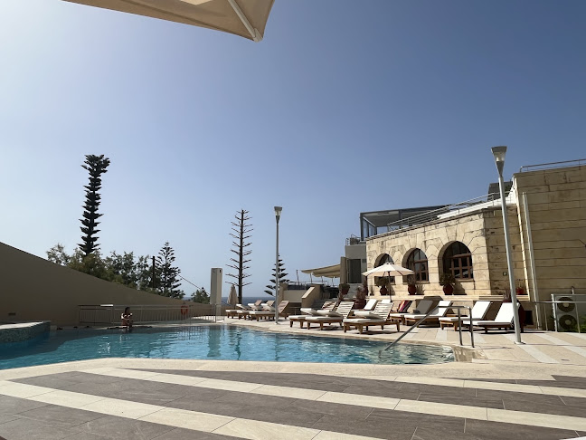 Macaris Suites & Spa