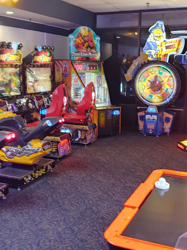 Bowling Alley «Brunswick Zone Doverama Lanes», reviews and photos, 1600 S Governors Ave, Dover, DE 19904, USA