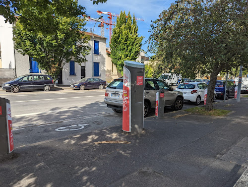 Borne de recharge de véhicules électriques Syndicat intercommunal pour le gaz et lélectricité en Île-de-France Charging Station Bagneux