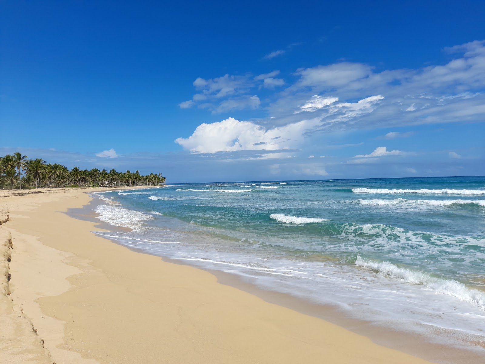 Fotografija Plaža Escondida z svetel pesek površino