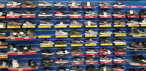 Sporting Goods Store «Big 5 Sporting Goods - Lincoln», reviews and photos, 741 E Joiner Pkwy, Lincoln, CA 95648, USA