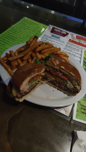 Sports Bar «Brass Rail Sports Bar, Restaurant & Pool Hall», reviews and photos, 4940 NE 81st St, Kansas City, MO 64119, USA