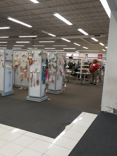 Clothing Store «Burlington Coat Factory», reviews and photos, 4500 S Damen Ave, Chicago, IL 60609, USA