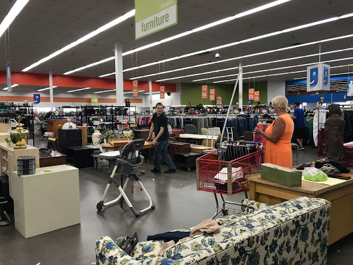 Thrift Store «7th St & Union Hills Goodwill Retail Store & Donation Center», reviews and photos, 710 E Union Hills Dr, Phoenix, AZ 85024, USA